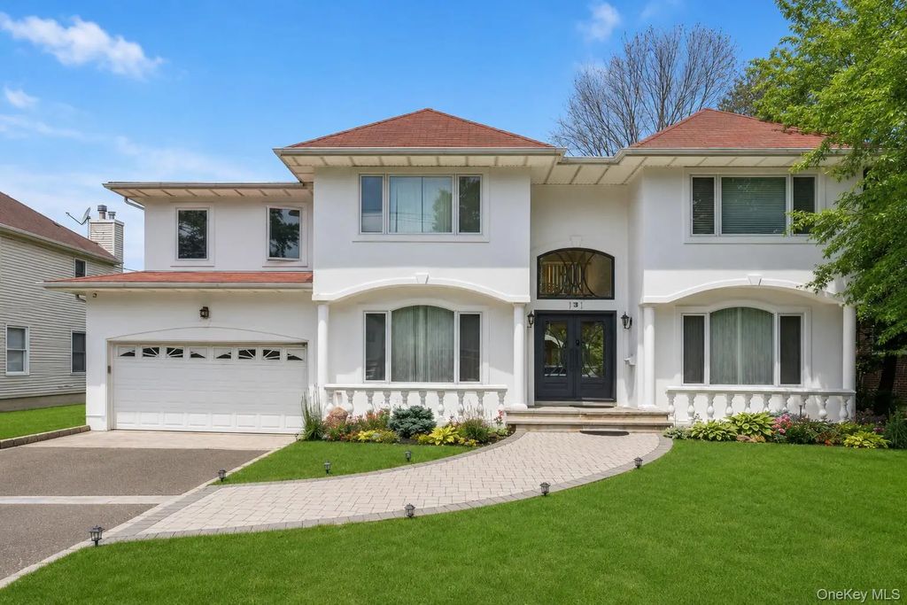93 Oxford Boulevard, Great Neck