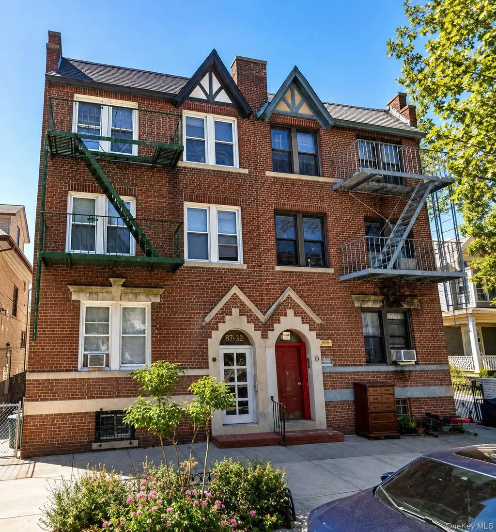 8732 114th Street, Richmond Hill