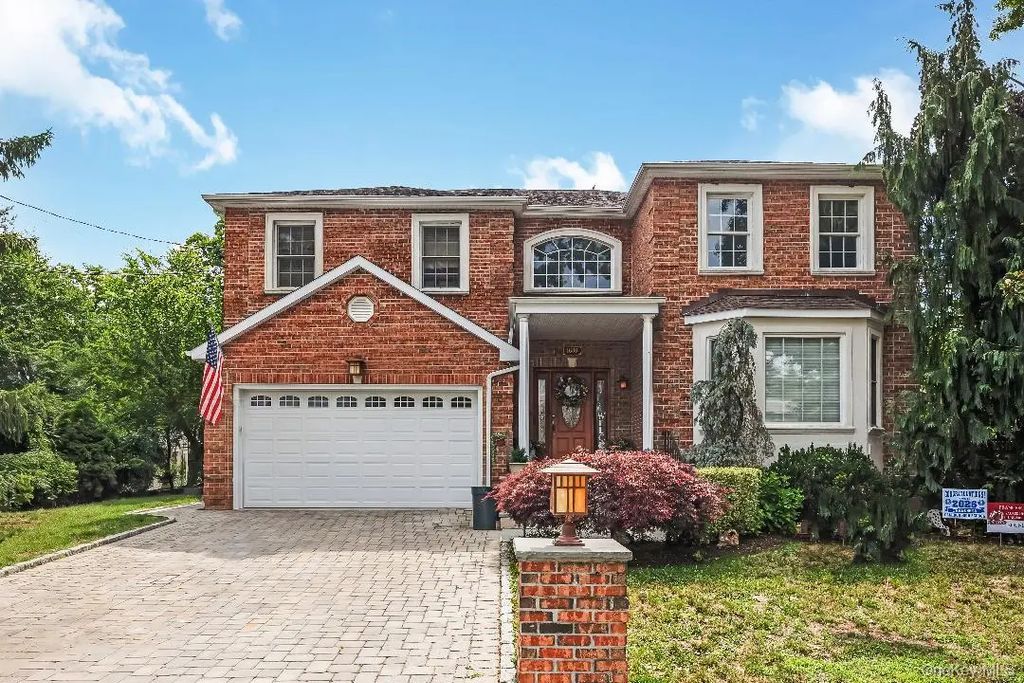 1680 Lake Avenue, Merrick