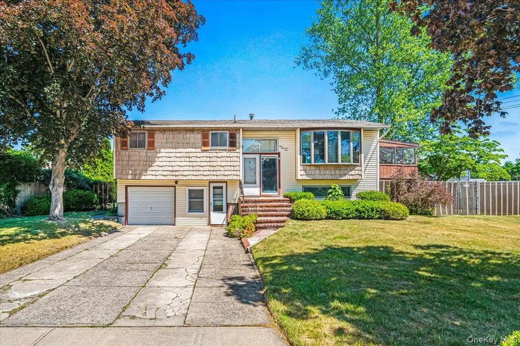 105 Strauss Avenue, Selden