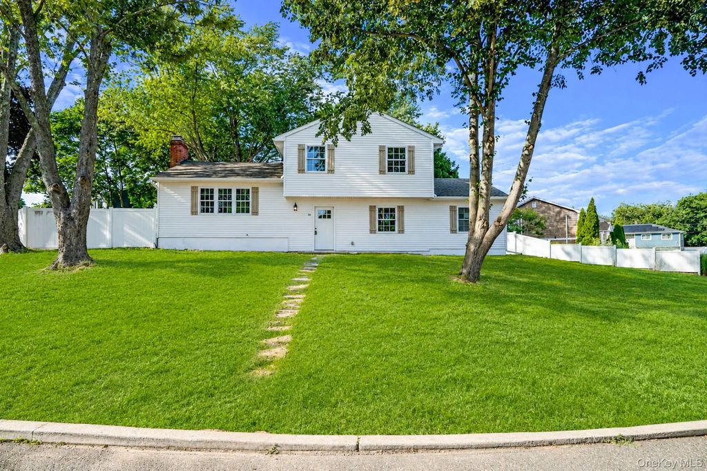18 Joyce Drive, Riverhead