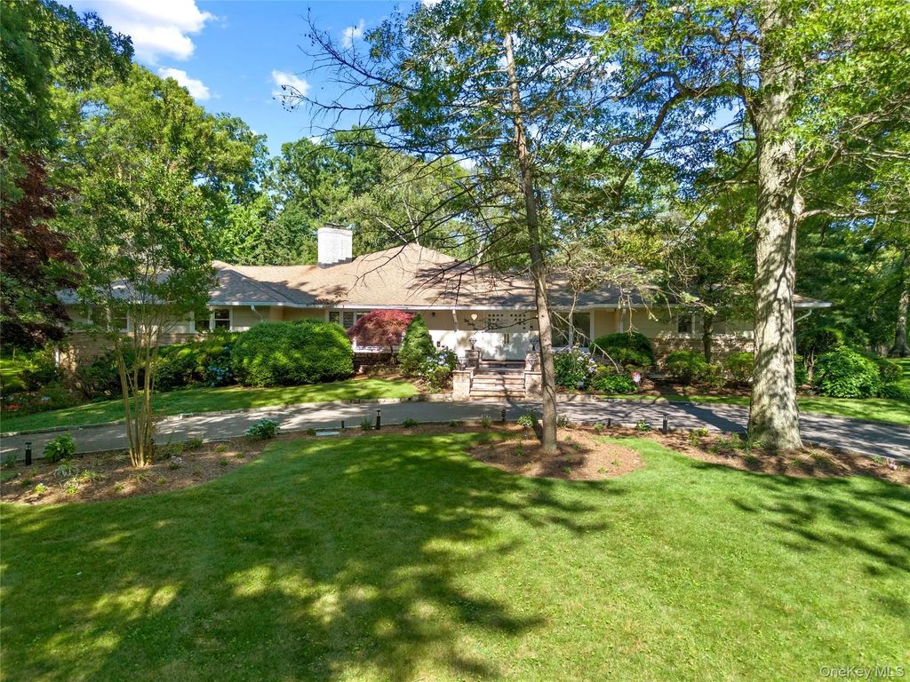 249 Glen Cove Road, Old Westbury