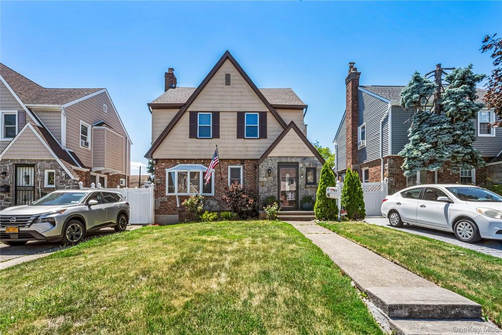 16648 24th Road, Whitestone