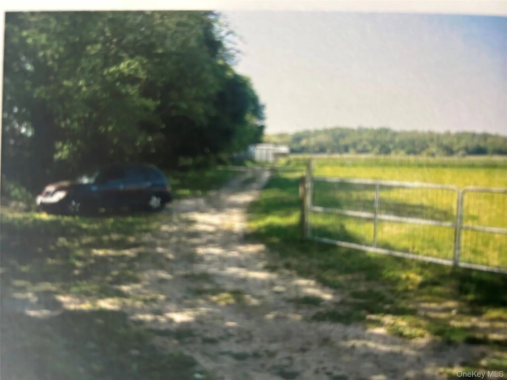 4042 Sound Avenue, Riverhead