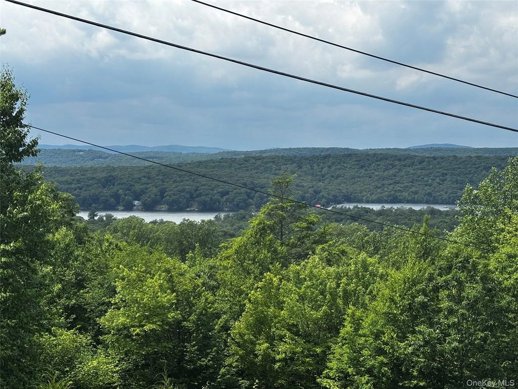 560 Oscawana Lake Road, Putnam Valley