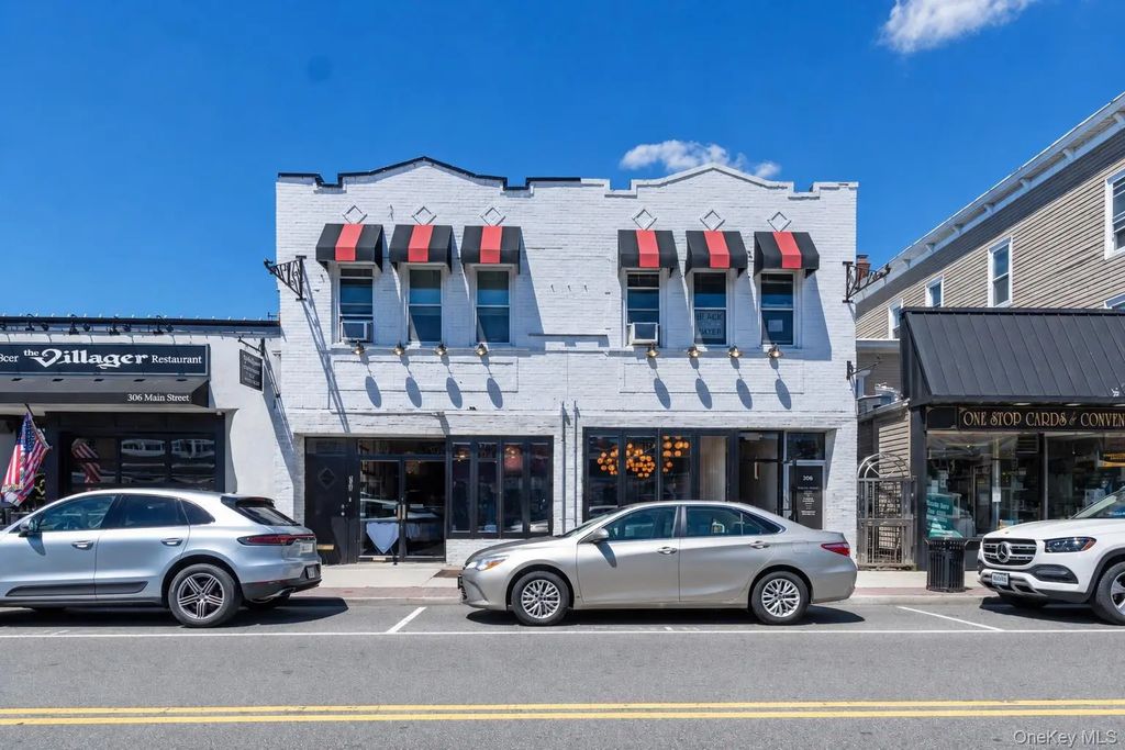 300-302 Main Street, Farmingdale