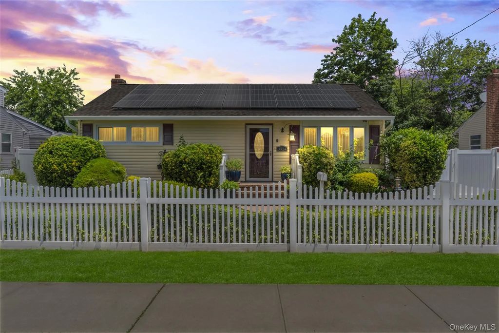 3414 Great Neck Road, Amityville