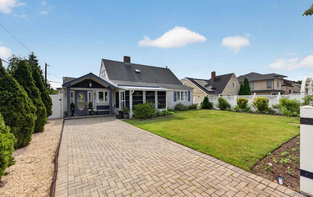5 Long Lane, Levittown