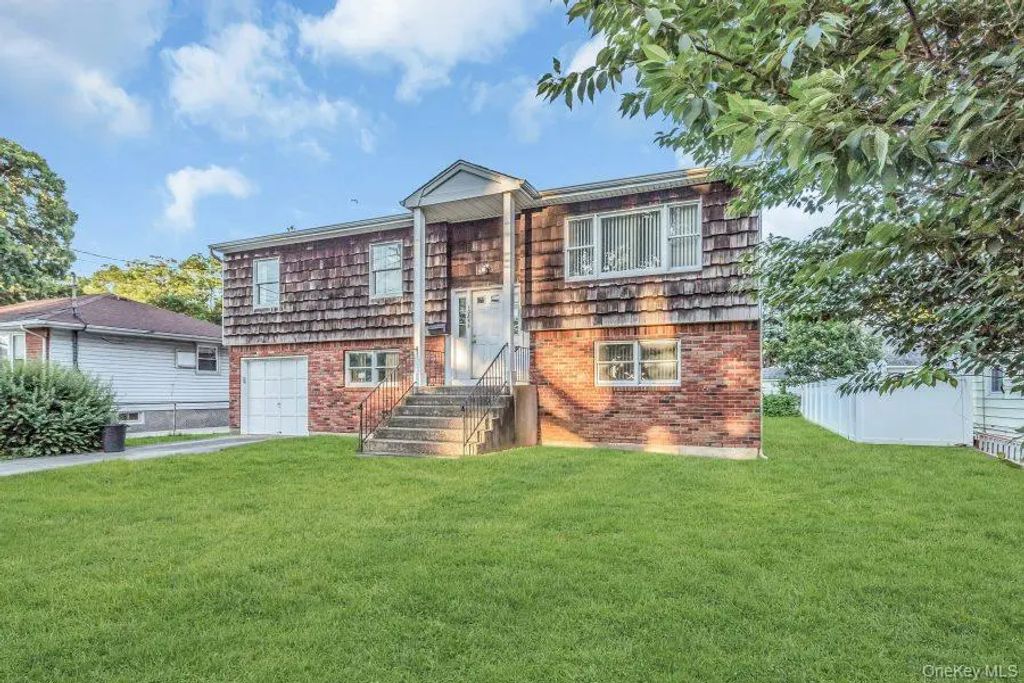 1085 Hempstead Avenue, South Hempstead