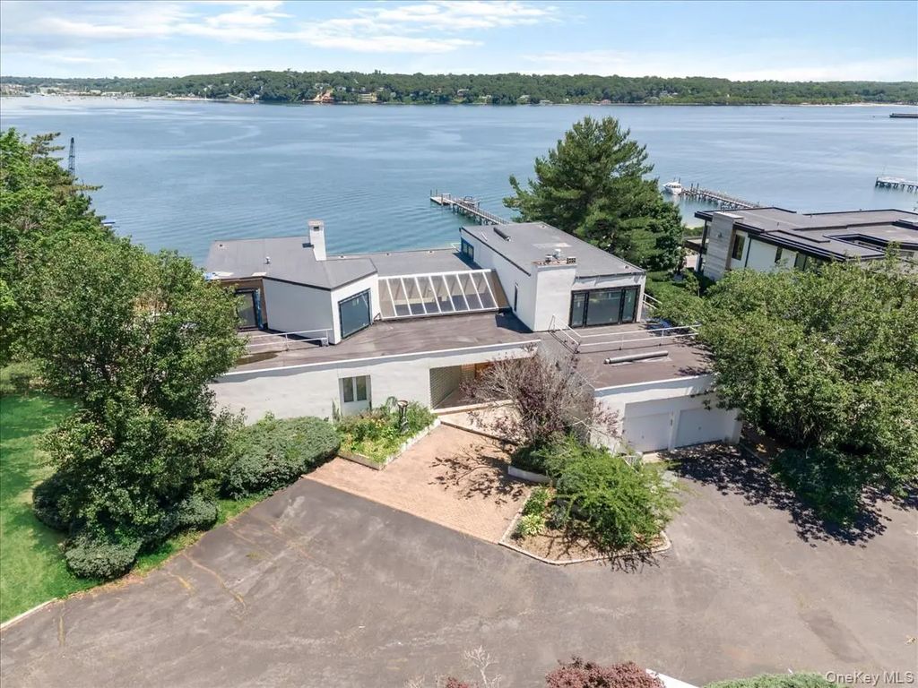 2 Todd Drive, Sands Point