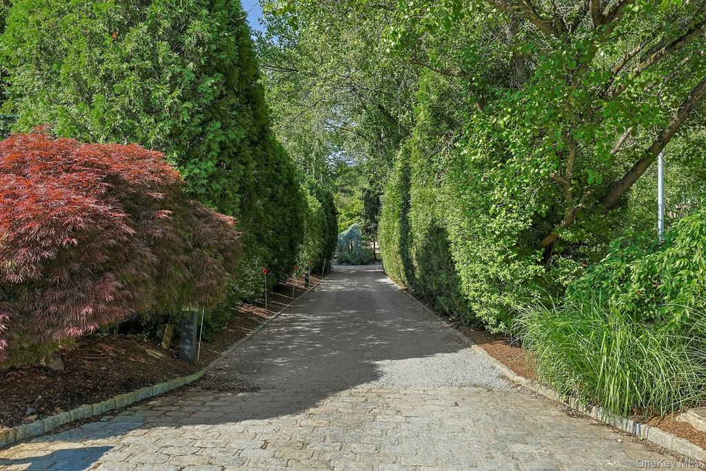 41 Murray Hill Road, Scarsdale