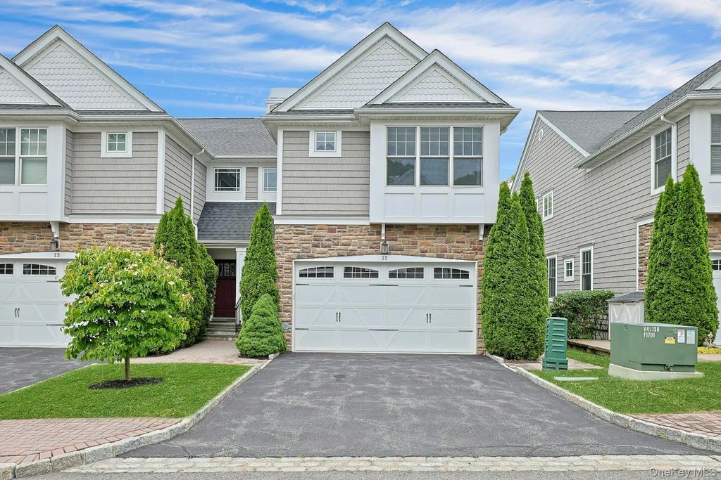 15 Hidden Ridge Court, Scarsdale