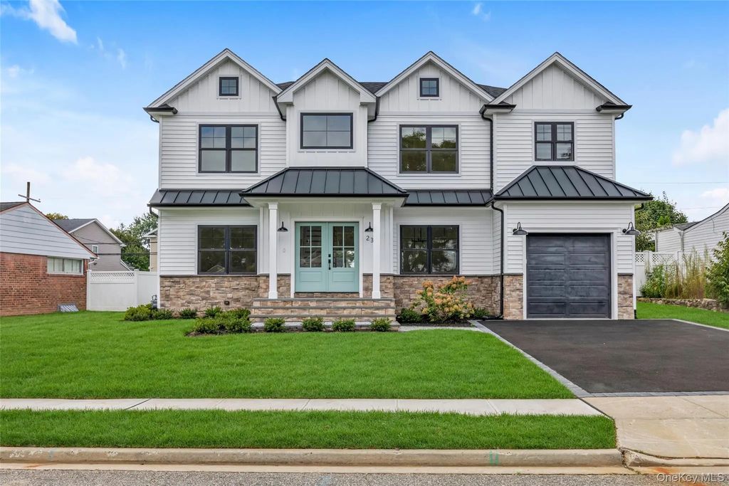 23 Garden Circle, Syosset