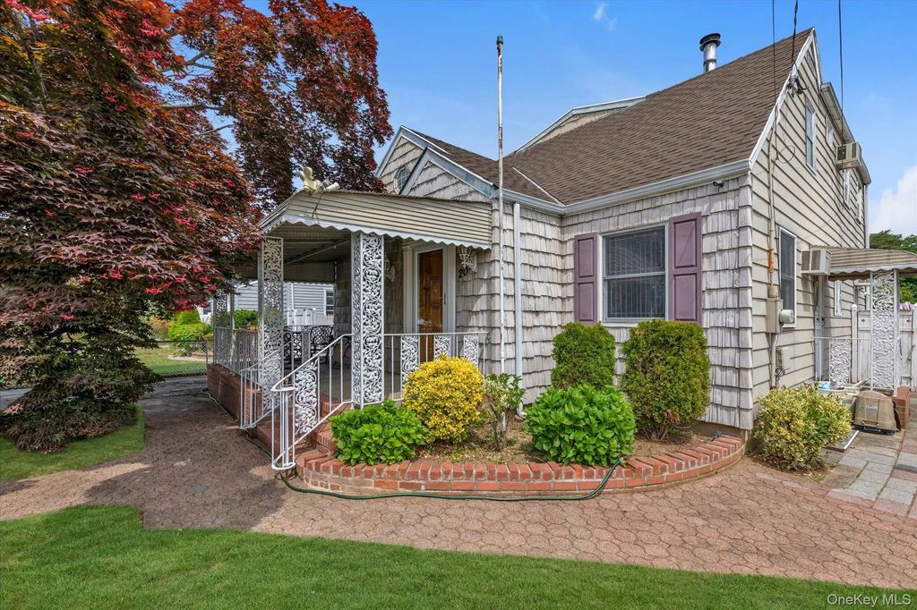 20 Francine Drive N, Massapequa