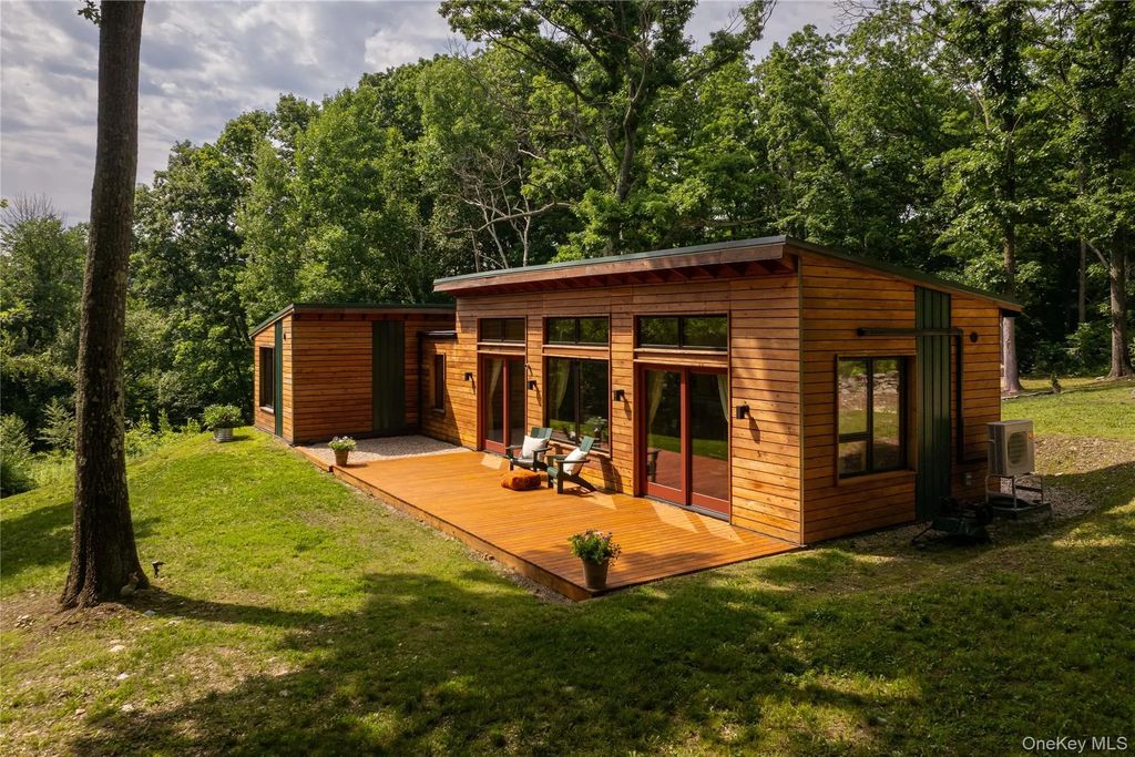 60 Under Mountain Road, Copake