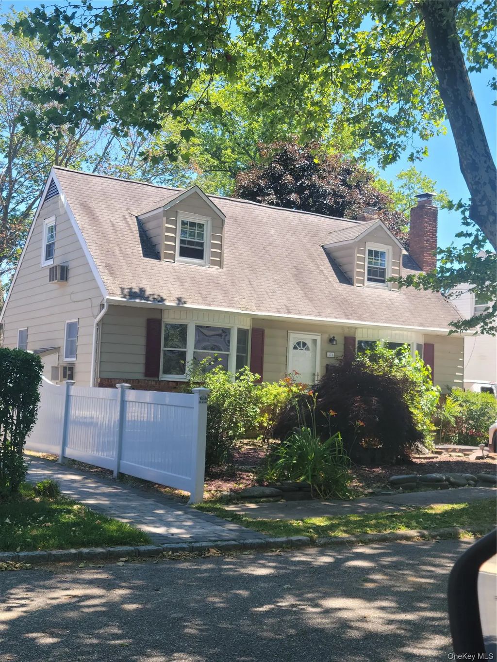 424 6th Street, East Northport
