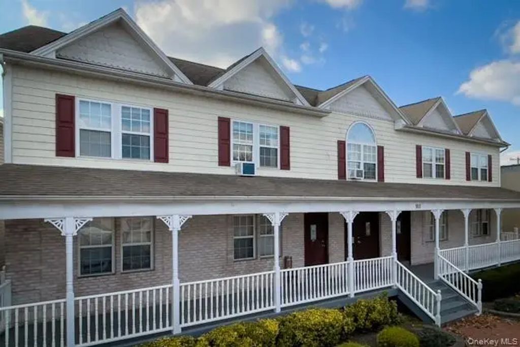 183 N Wellwood Avenue # 8, Lindenhurst