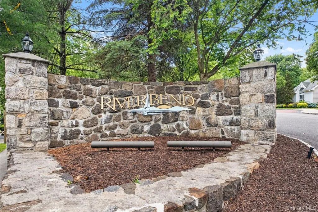 225 Waterside Close, Peekskill