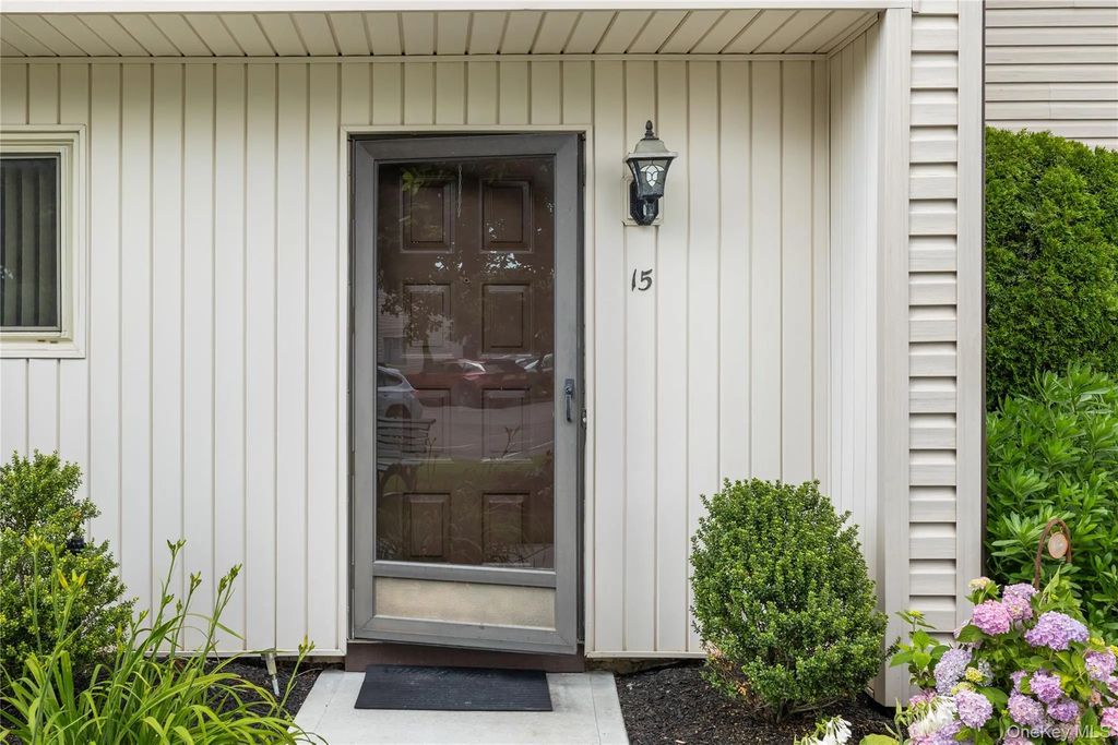 650 Newbridge Road # 15, East Meadow