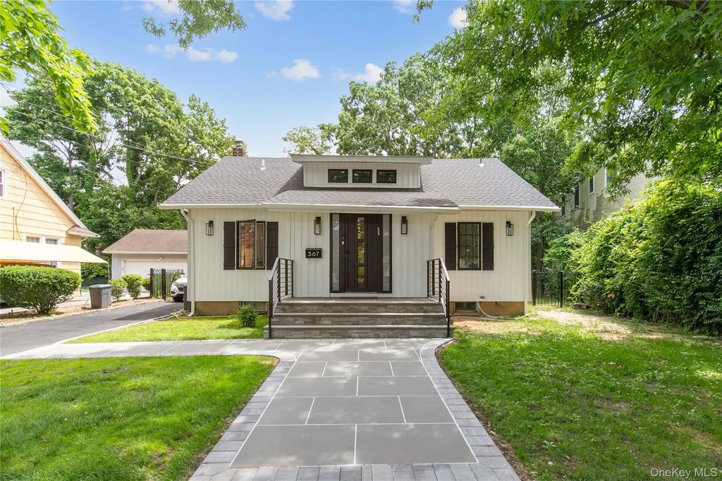 367 Summit Avenue, Cedarhurst