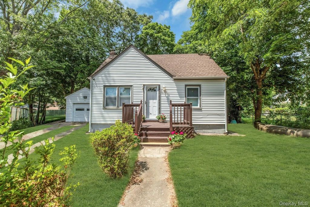 96 Washington Drive, Mastic Beach