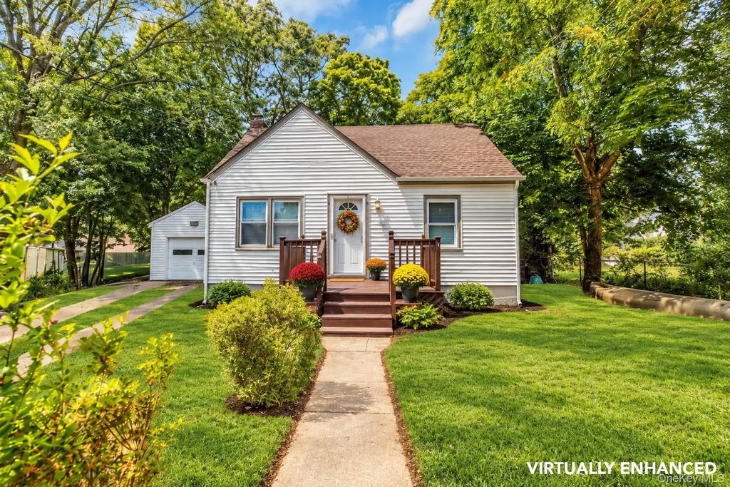 96 Washington Drive, Mastic Beach