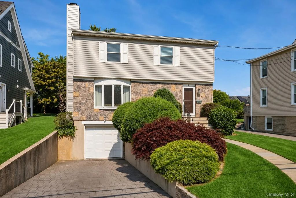8 Ridge Street, Eastchester