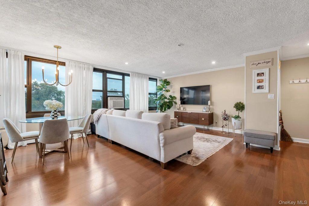 10-24 166 St. Street # 7c, Beechhurst