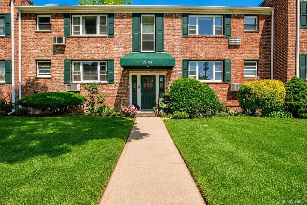 1075 Fenwood Drive 3, Valley Stream