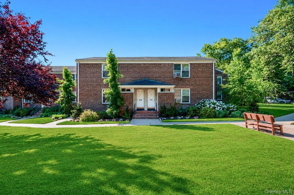 75 Edwards Street # 1c, Roslyn Heights