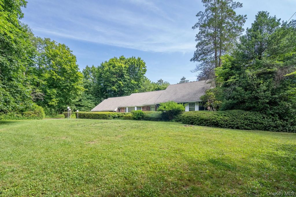 209 Southdown Road, Lloyd Harbor
