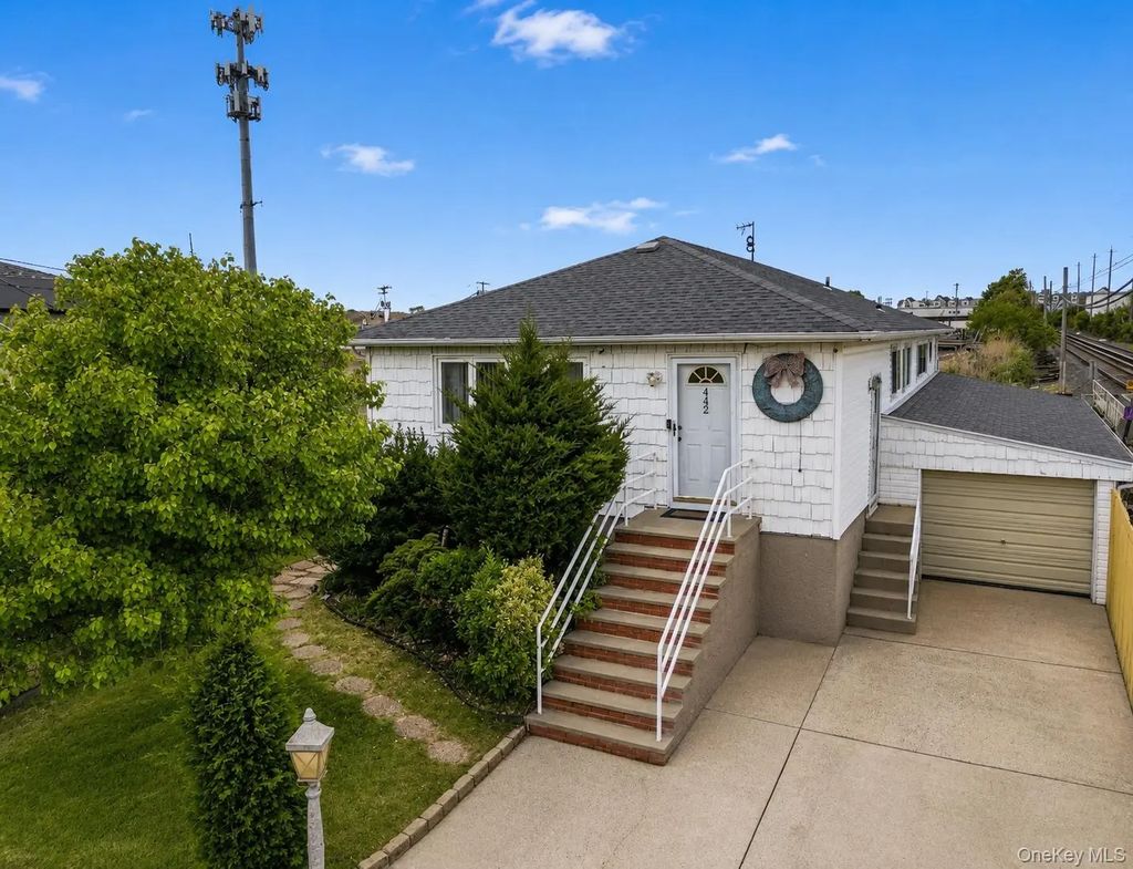 442 Albern Avenue, Oceanside
