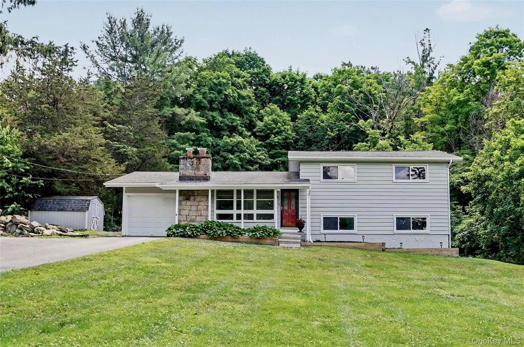 11 Leona Drive, Brewster