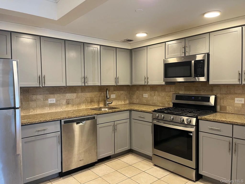 143-41 84th Drive # 6e, Briarwood
