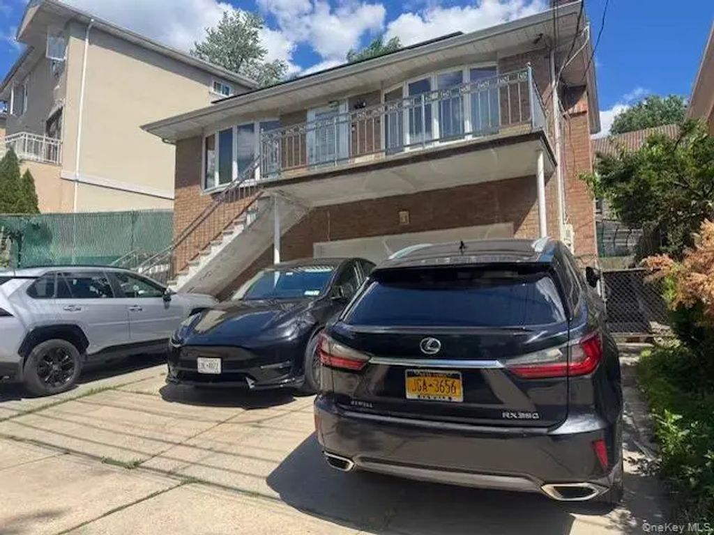 250-56 39th Road, Little Neck