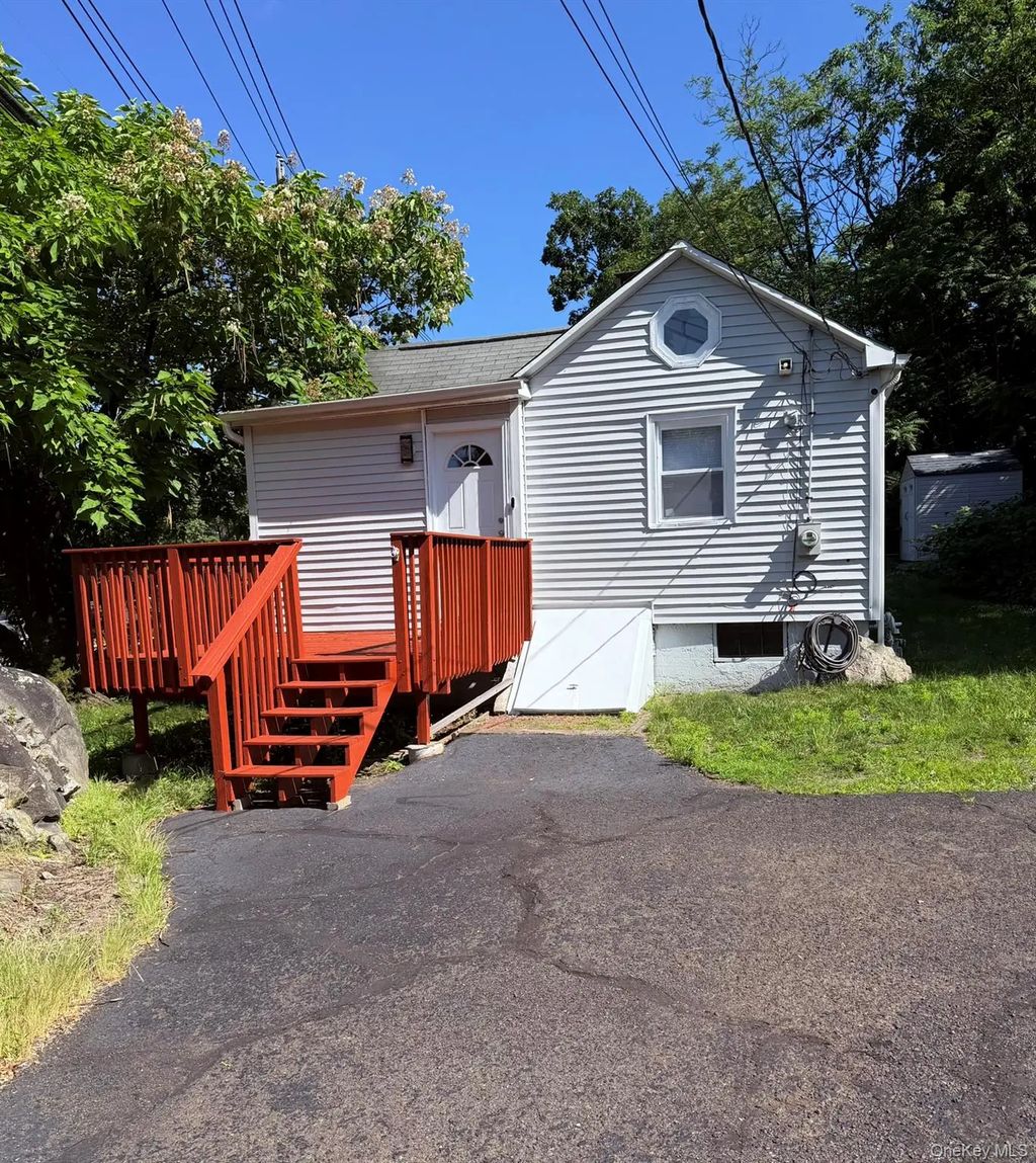 18 Orange Avenue, Suffern