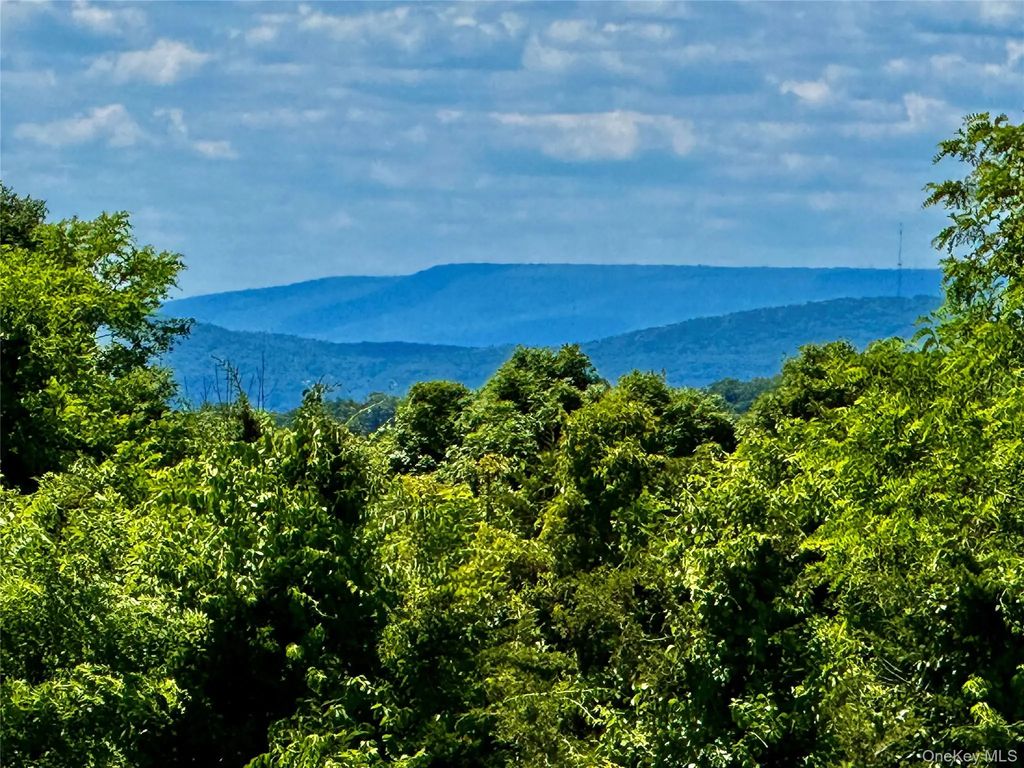 513 Rossway Road, Pleasant Valley