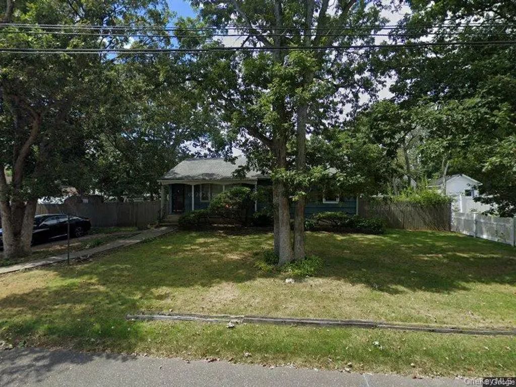 154 N 24th Street, Wyandanch