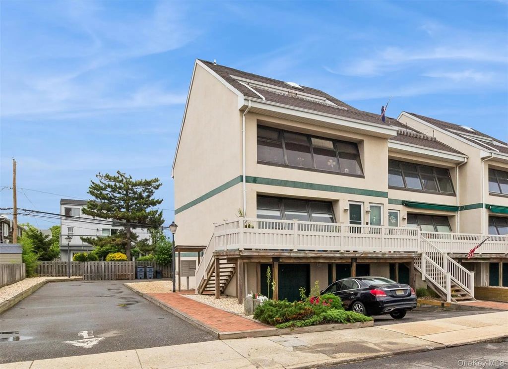 545 W Broadway # A, Long Beach