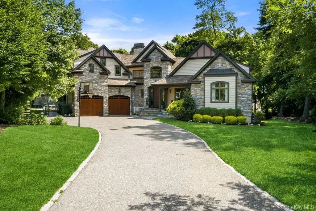 5 Buckingham Court, Muttontown