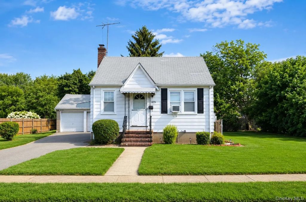 1777 Stone Avenue, East Meadow