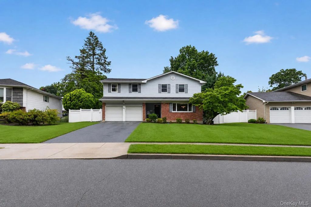 40 Pittoni Drive, Commack