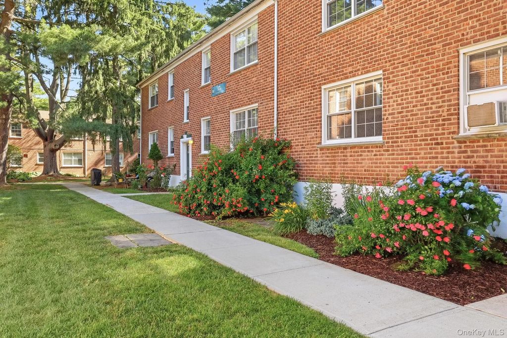 182 Pinewood Road # 25, Hartsdale