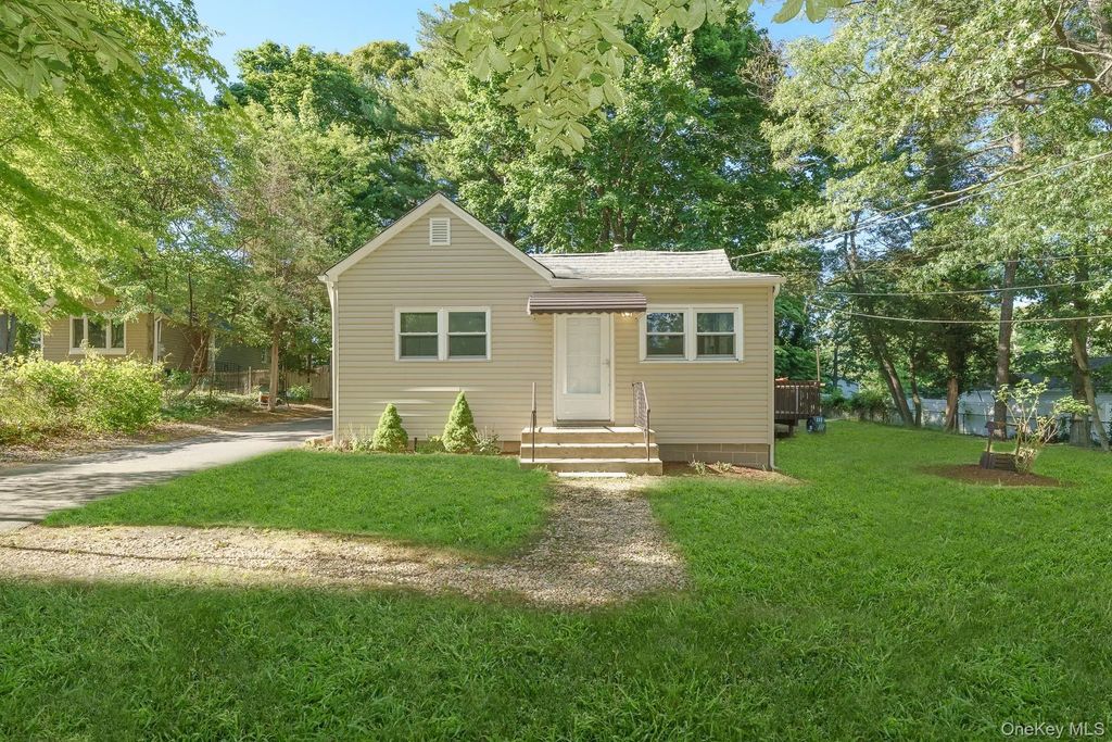 7 Laurelton Avenue, Selden