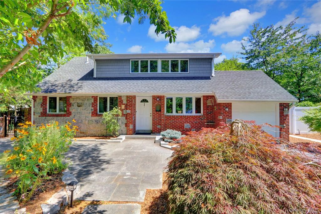 1 Burr Road, East Northport