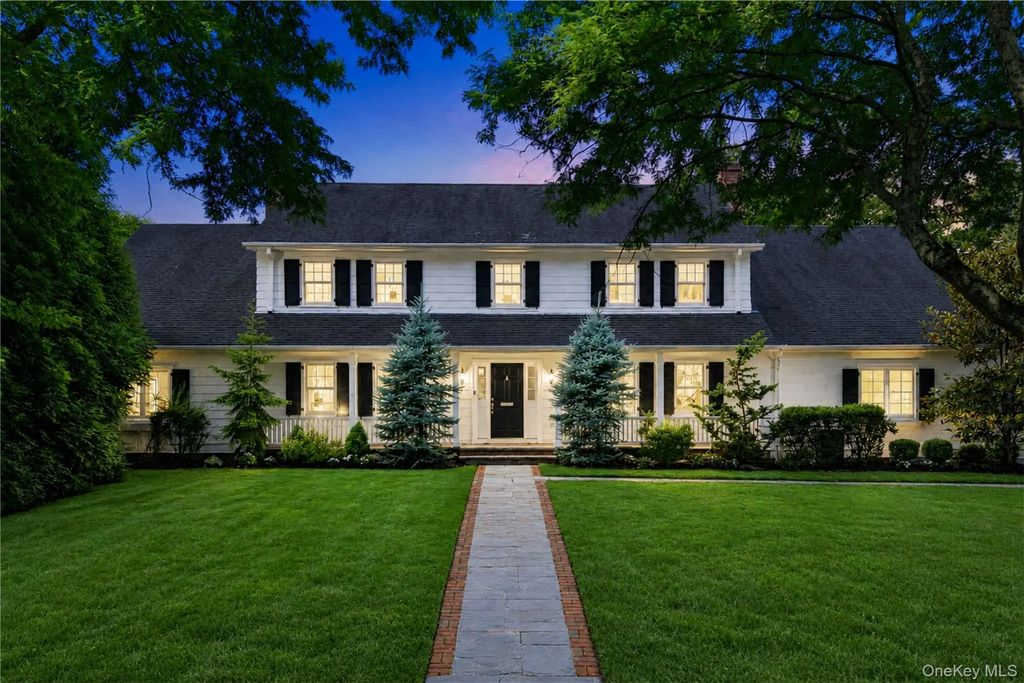77 Brookside Drive, Manhasset