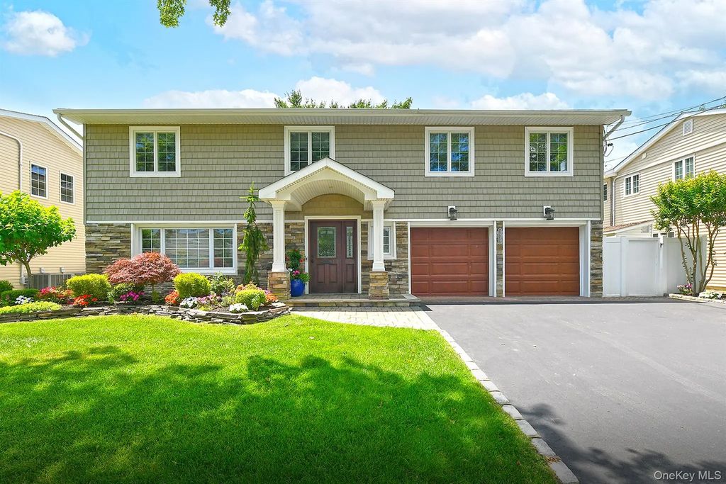 1932 Cynthia Lane, Merrick