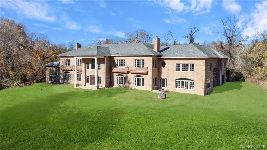 1 Penny Pond Court, Old Brookville