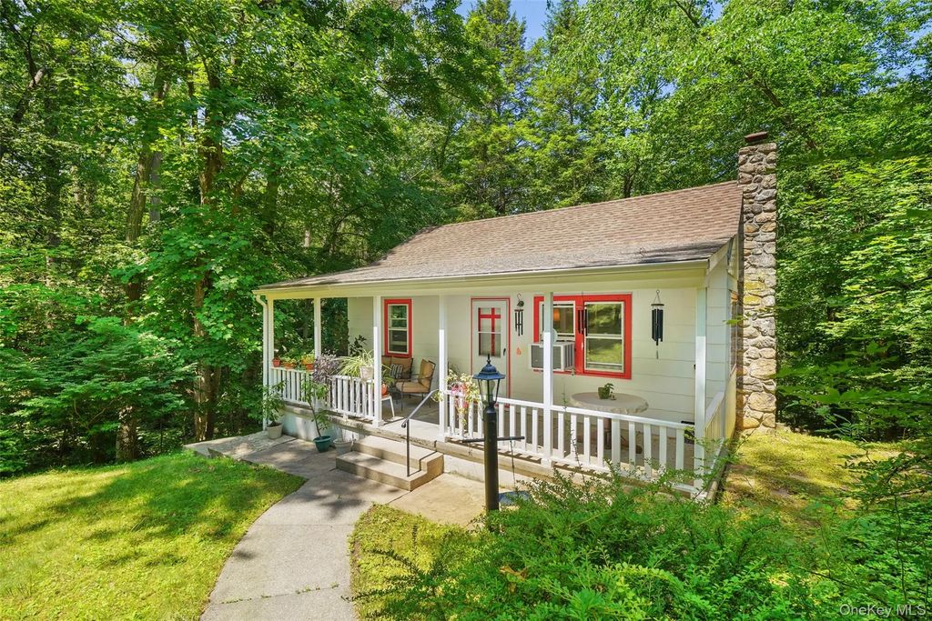 1017 Quaker Bridge Road E, Croton-on-Hudson