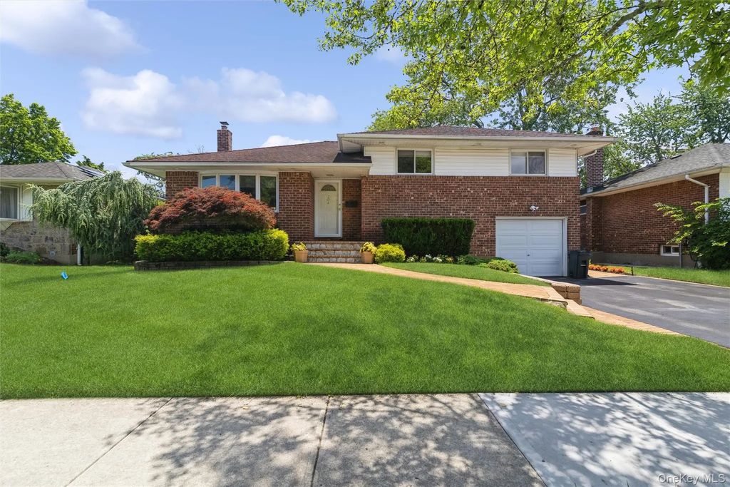 204 Halsey Avenue, Jericho
